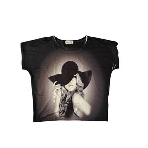 In Style Chic Women’s Model with Floppy Hat Short Sleeve Shirt – Medium